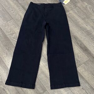 Women’s navy Wide-Leg jean